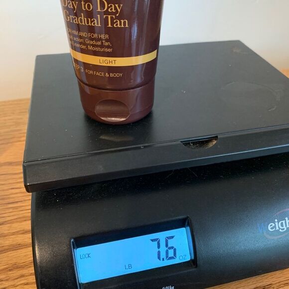 He Shi Day to Day Gradual Tan 200ml Light For him Her Tan Extender Moisturizer - Picture 7 of 7